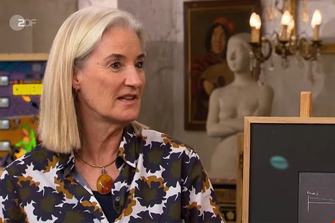 Friederike Werner steht im Studio von Bares für Rares in Pulheim