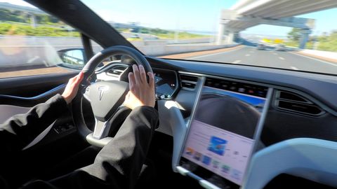 Vom autonomen Fahren unter allen Bedingungen ist Tesla weit entfernt.