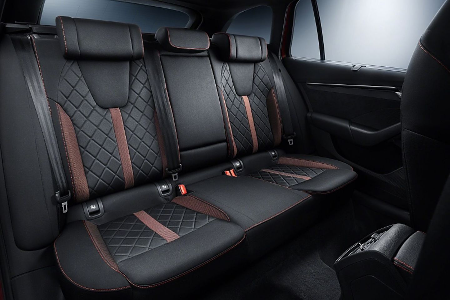 Hinten ist auch Skoda Octavia Combi RS 2.0 TDI viel Platz