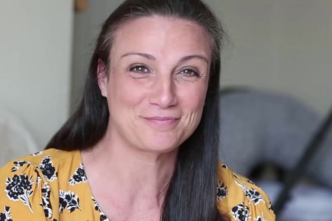 Kurz bevor Caroline Darlington sich die Eierstöcke entfernen lässt, entdecken Ärzte, dass sie schwanger ist