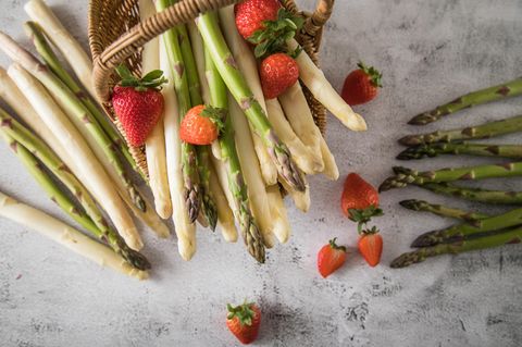 Spargel ist reich an Nährstoffen, Vitaminen und Mineralstoffen. Was den Spargel so gesund macht.