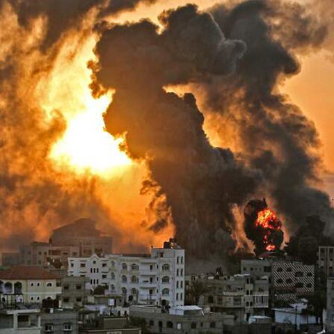 Militante Palästinenser im Gazastreifen haben Hunderte Raketen auf Israel abgefeuert, die israelische Armee reagierte ihrerseits mit Luftangriffen