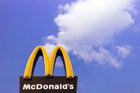 Der Spargel-Burger bei McDonald's trifft auf gespaltene Meinung in den sozialen Medien.