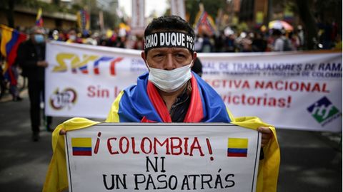 Proteste in Kolumbien: Präsident geht erstmals Schritt auf Demonstrierende zu und bietet "Pakt für die Jugend" an