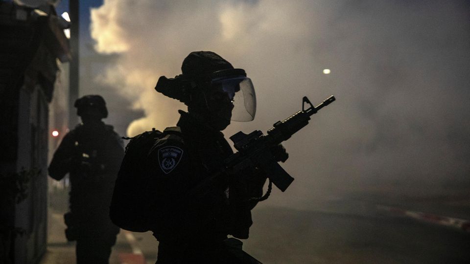 Israel, Lod: Israelische Sicherheitskräfte sind während Zusammenstößen mit arabischen Israelis im Einsatz