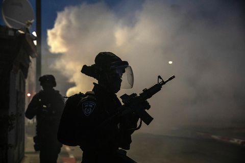 Israel, Lod: Israelische Sicherheitskräfte sind während Zusammenstößen mit arabischen Israelis im Einsatz