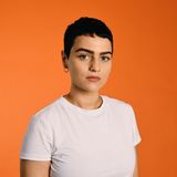 Gea, 28, aus Berlin  "Ich bin stolz, ein Teil von 'Princess Charming' zu sein und Queerness ins TV zu bringen. Es ist für queere Menschen total wichtig, sich mit anderen queeren Menschen identifizieren zu können und Menschen aus ihrer heteronormativen Komfortzone zu locken. Es gibt mehr als Mann und Frau und es gibt mehr als hetero- und homosexuell."