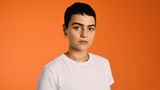 Gea, 28, aus Berlin  "Ich bin stolz, ein Teil von 'Princess Charming' zu sein und Queerness ins TV zu bringen. Es ist für queere Menschen total wichtig, sich mit anderen queeren Menschen identifizieren zu können und Menschen aus ihrer heteronormativen Komfortzone zu locken. Es gibt mehr als Mann und Frau und es gibt mehr als hetero- und homosexuell."