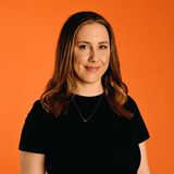 Lia, 30, aus Berlin  "Wenn ich nicht einschlafen kann, höre ich Bibi Blocksberg Hörbücher."