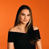 Lou, 21, aus Saarbrücken  "Ich möchte das Format 'Princess Charming' unterstützen, um zu zeigen, dass auch sehr feminine Frauen Teil unserer Community sind und hoffe natürlich, hier meine große Liebe zu finden."