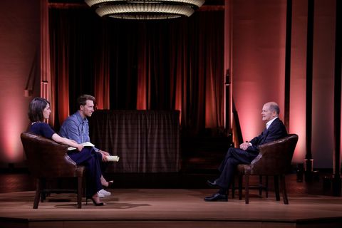 SPD-Kanzlerkandidat Olaf Scholz im ProSieben-Interview mit Linda Zervakis und Louis Klamroth