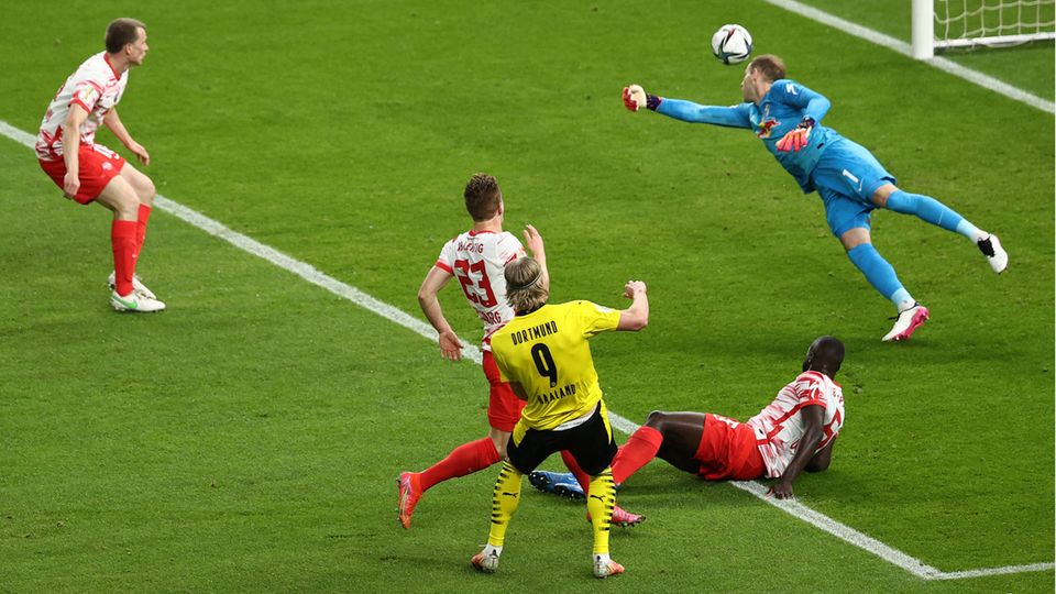 Haaland trifft zum 2:0 gegen Leipzig Haaland trifft zum 2:0 gegen Leipzig