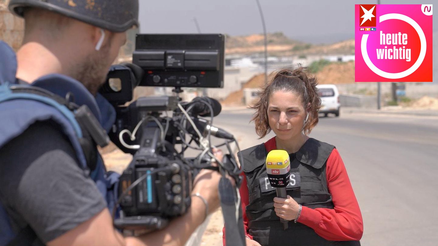 Raschel Blufarb