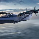 Die Reisehöhe ist wenige Meter über den Wellen.