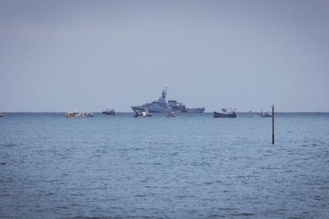 Französische Fischer, die über den Verlust des Zugangs zu den Gewässern vor ihrer Küste verärgert sind, haben ihre Boote aus Protest vor der englischen Kanalinsel Jersey versammelt