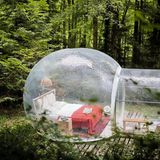 Zürich: Naturzimmer  Mitten im stadtnahen Wald steht dieses aufblasbares Bubblezimmer mit Doppelbett, Toilette, Trinkwasser, Kaffeemaschine und Feuerstelle mit Grillrost.