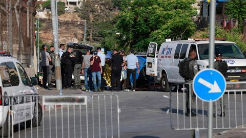 Der Tatort in Ost-Jerusalem, wo bei einer Attacke mit einem Auto mehrere Menschen verletzt wurden