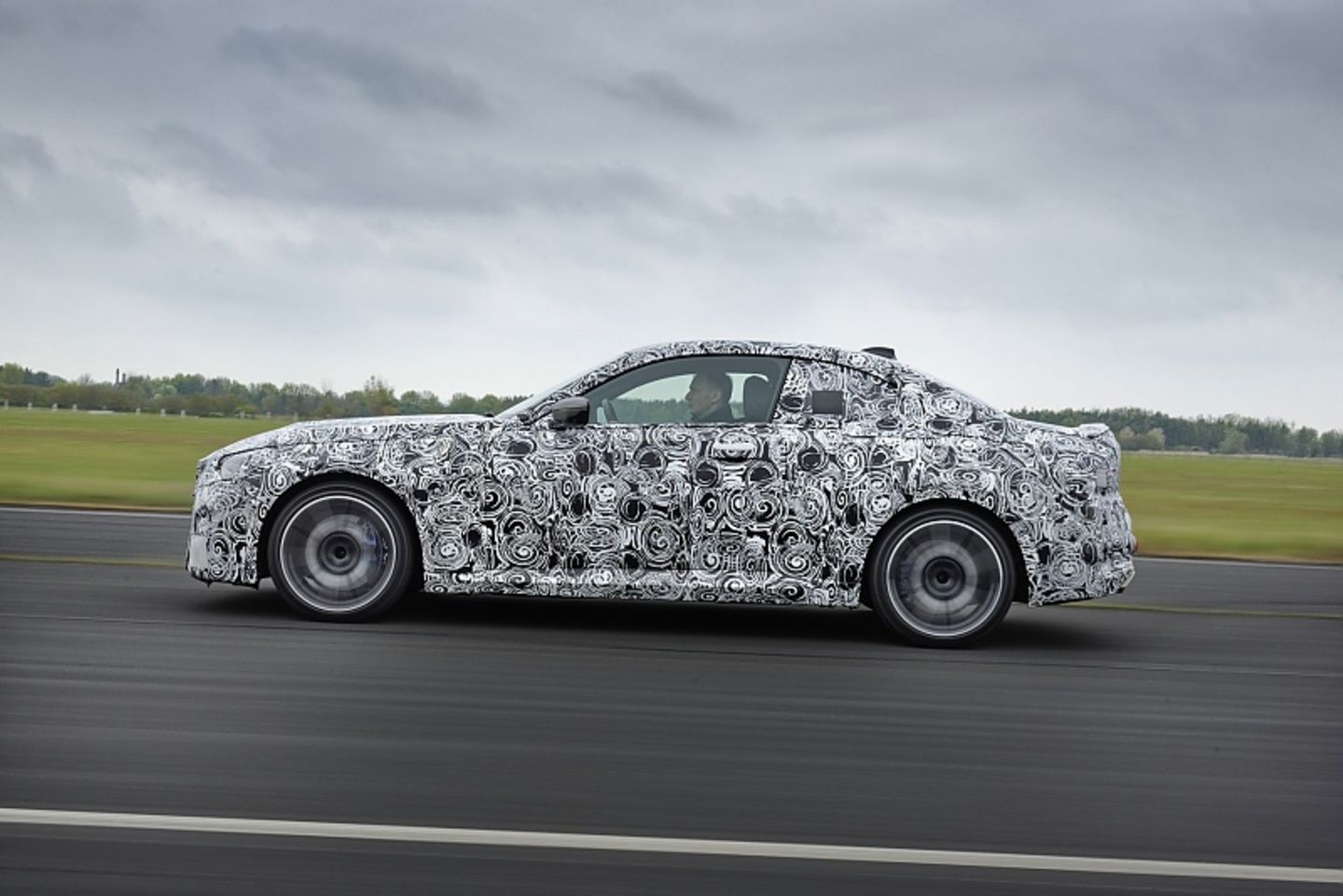 Der Radstand des BMW 2er ist um fünf Zentimeter länger