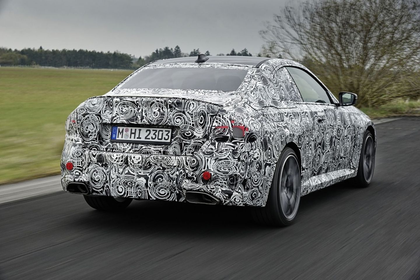 Nach 4,5 Sekunden erreicht der BMW M240i xDrive due 100 km/h Marke