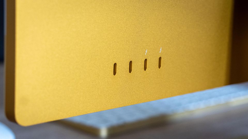 Das höherpreisige Gerätbesitzt vier Anschlussbuchsen, das Einsteigermodell nur zwei Thunderbolt-Anschlüsse.