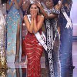 Eine glückliche Miss Universe: die 26-jährige Mexikanerin Andrea Meza bekommt bei dem Schönheitswettbewerb in Florida die Krone aufgesetzt.