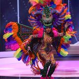 Die spätere Siegerin Andrea Meza entschied sich für ein buntes Outfit.