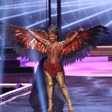 Eine Aufgabe lautete auch, in traditionell angehauchten Kostümen vor die Jury zu treten. Darunter verstand jede Teilnehmerin etwas anderes. Miss Universe USA Asya Branch entschied sich für ein Flügelkostüm - und wollte damit wohl an einen Adler erinnern.