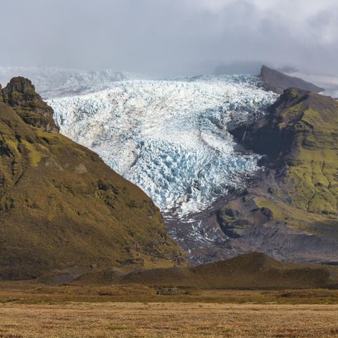 Der Vatnajökull auf Island ist der größte Gletscher Europas. Er verliert wie die meisten Gletscher der Erde seit einigen Jahren enorm an Größe.