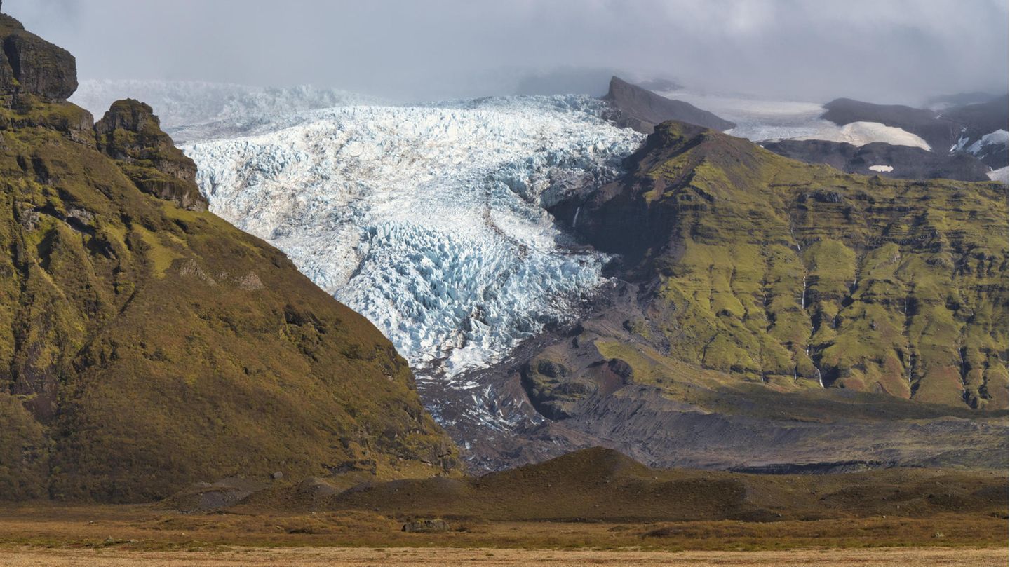 Der Vatnajökull auf Island ist der größte Gletscher Europas. Er verliert wie die meisten Gletscher der Erde seit einigen Jahren enorm an Größe.