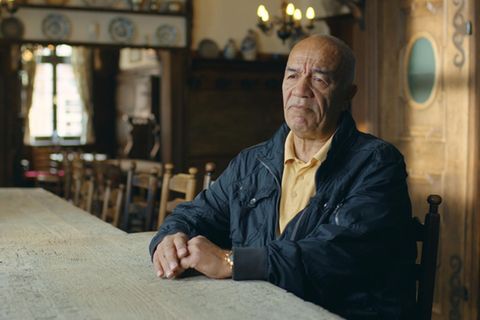 "Manchmal habe ich mit Toren geantwortet. Aber manchmal haben mich die Rufe auch getroffen", sagt Erwin Kostedde. Erfahrungen mit Rassismus ziehen sich durch die Karriere des früheren Stürmers.