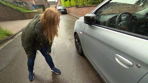Spielende Mädchen haben 33 Autos mit Steinen zerkratzt.