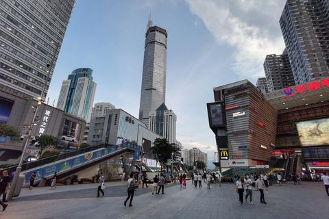 Wolkenkratzer schwankt: Das 300 Meter hohe SEG Plaza in Shenzhen in Chinas südlicher Provinz Guangdong