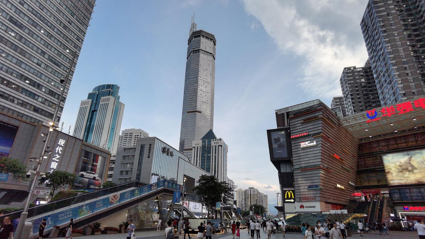 Wolkenkratzer schwankt: Das 300 Meter hohe SEG Plaza in Shenzhen in Chinas südlicher Provinz Guangdong