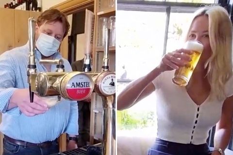 Pub-Besitzer zapft Bier