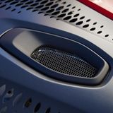 Die heiße Luft des Antriebsstrangs entweicht durch eine Art Kamin