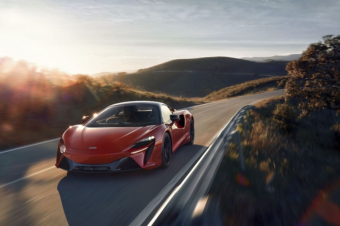 Der Elektromotor hat 70 kW / 95 PS und hilft mit einem Drehmoment von 225 Nm