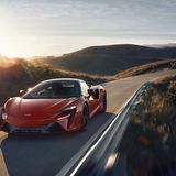 Der Elektromotor hat 70 kW / 95 PS und hilft mit einem Drehmoment von 225 Nm