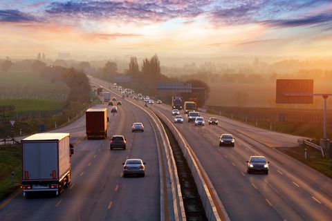 Autobahn im Morgengrauen