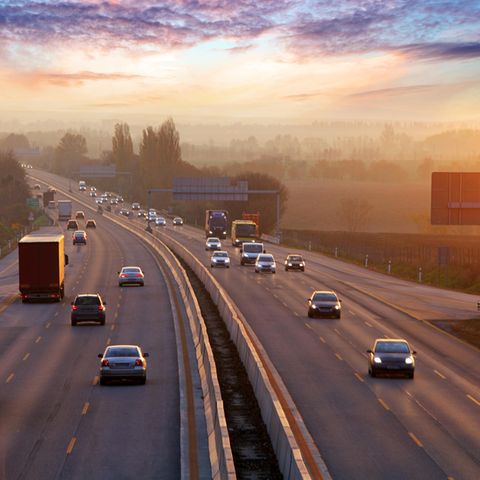 Autobahn im Morgengrauen