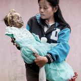 Ruslin mit ihrer zwei Jahre zuvor verstorbenen Tochter Ditha.