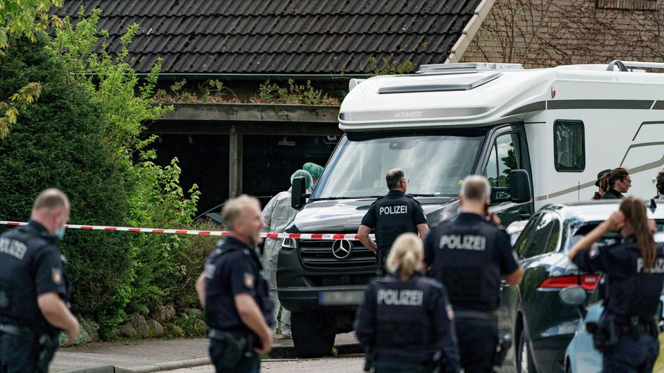 Polizei am Tatort in Dänischenhagen bei Kiel