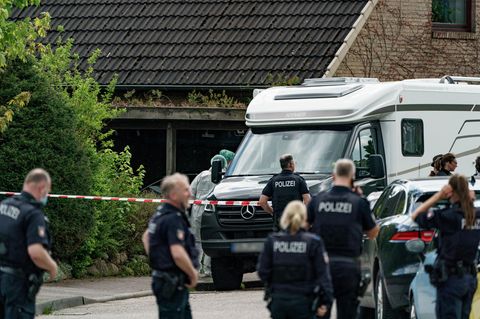 Polizei am Tatort in Dänischenhagen bei Kiel