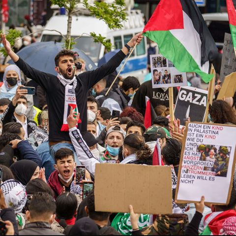 Dr. Dr. Peter Ullrich (l.): "Wenn ein aufgepeitschter Mob vor eine Synagoge zieht, muss ganz klar eingegriffen werden"