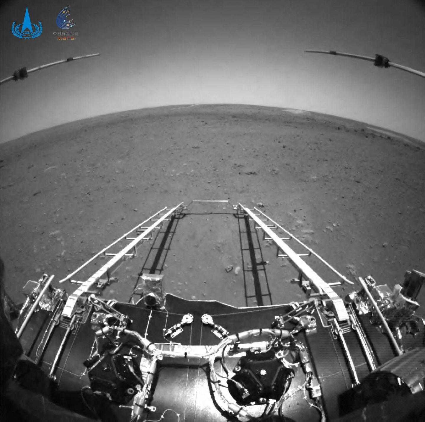 Erstes Foto von Zhurong vom Mars