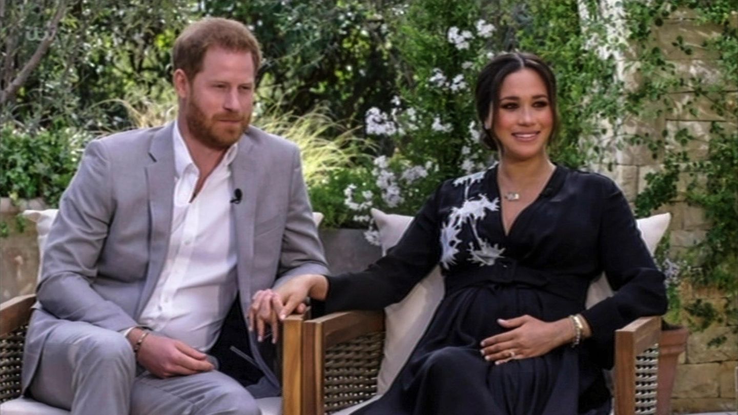 Ein Foto enthüllt, welche Schauspieler Prinz Harry und Herzogin Meghan im neuen Film verkörpern.