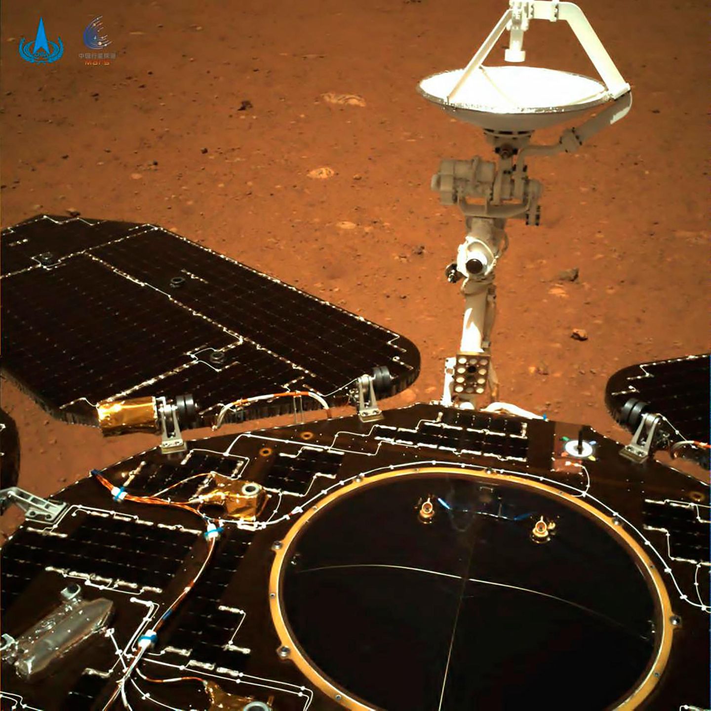 Mars - Zhurong Solarpanel und Instrumente Mars - Zhurong Solarpanel und Instrumente