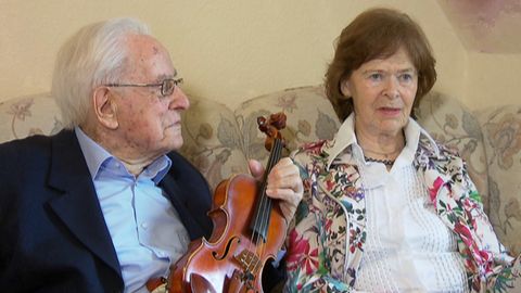 Liebespaar: Der 106-jährige Valdemar Prukner und die 89-Jährige Marianne Schalk.