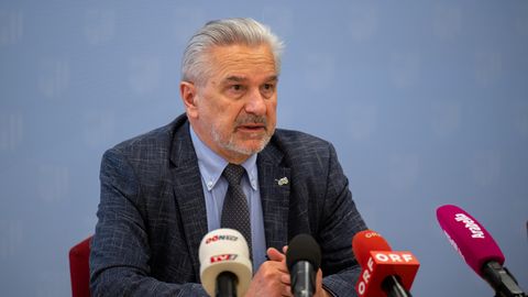 Norbert Fritsch, Ärztlicher Direktor des Klinikum Freistadt, auf einer Pressekonferenz anlässlich des Behandlungsfehlers