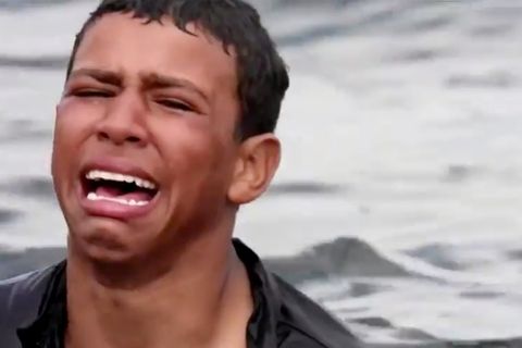 Junge schwamm mit Plastikflaschen durchs Mittelmeer: "Ich würde lieber sterben, als zurückzugehen"
