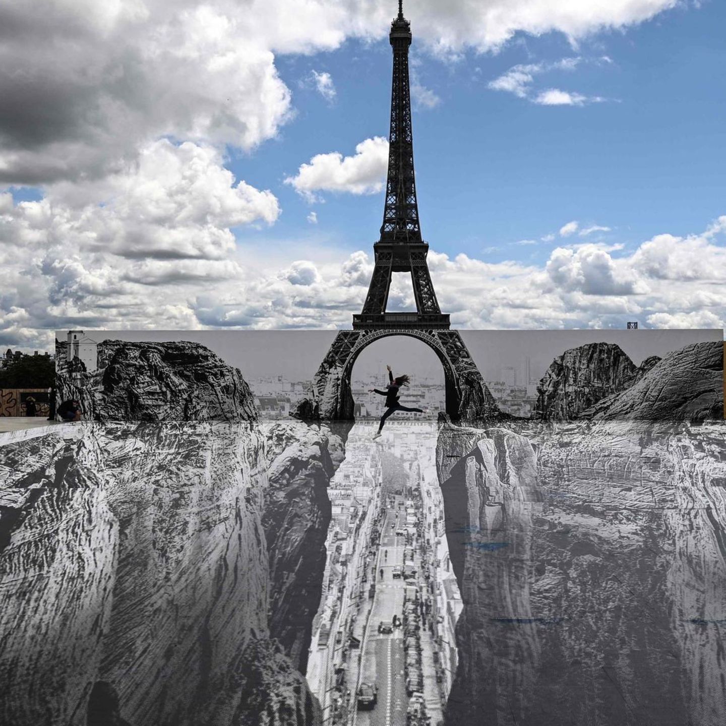 Schlucht Unterm Eiffelturm Optische Tauschung Fasziniert Burger Von Paris Video Stern De